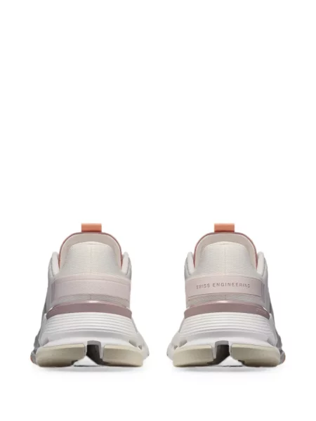 Sneakerși On