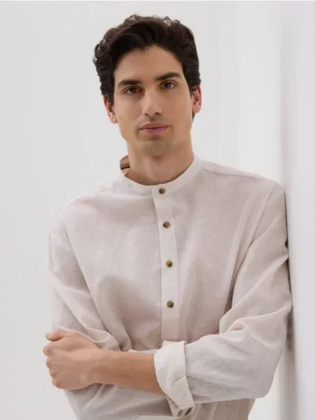 Reserved Košeľa regular fit s prímesou ľanu béžová