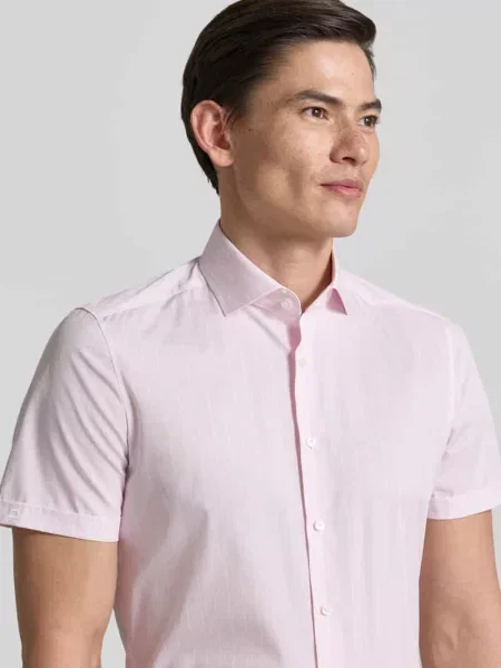 Koszula biznesowa o kroju slim fit z blokowymi pasami i kołnierzykiem typu kent Olymp Level Five różowa