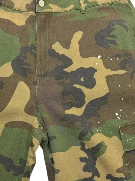 Pantaloni scurți cargo Happy Memories Don't Die cu model camuflaj verde