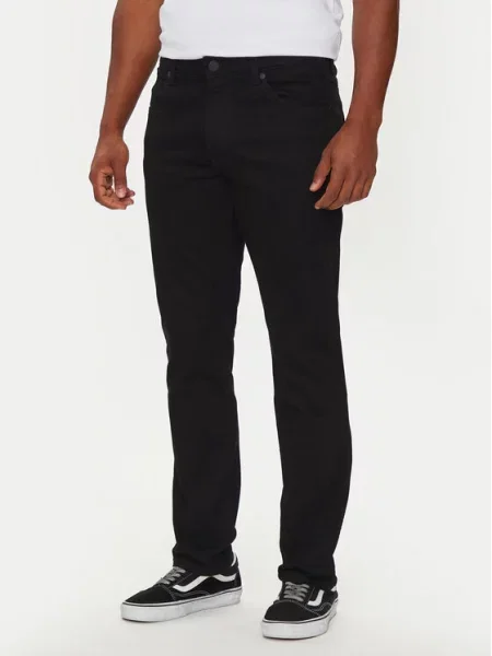 Wrangler Traperice Greensboro Straight Fit crna