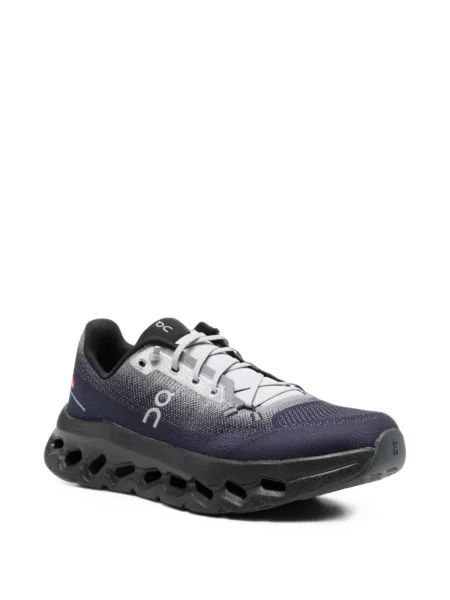 Sneakerși On albastru