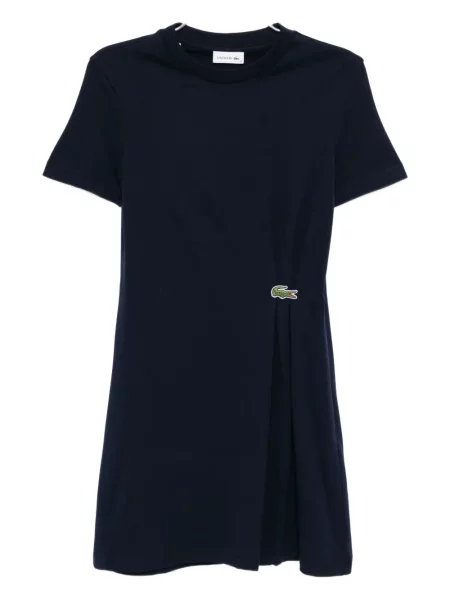 Rochie Lacoste drapată de costum albastru
