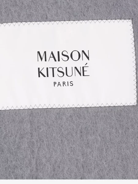 Κασκόλ Maison Kitsuné με κρόσσια γκρι