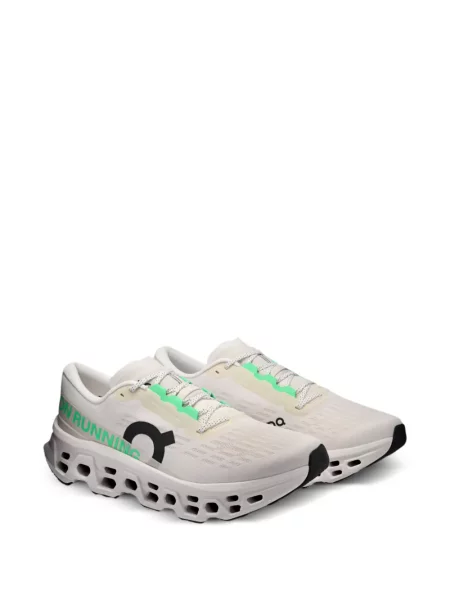 Sneakerși On alb