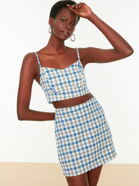 Naramnica bluza Trendyol s karirastim vzorcem modra