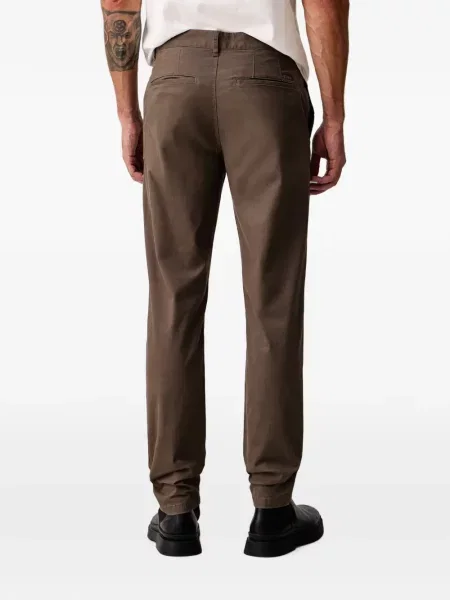 Pantaloni chino Armani Exchange cu autograf maro