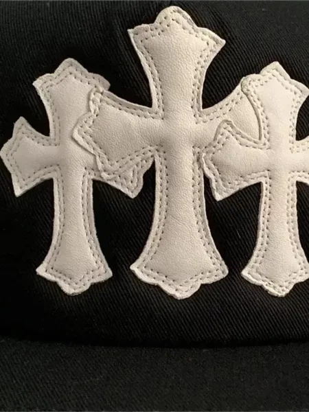Căciulă Chrome Hearts cu motiv cu inimi negru