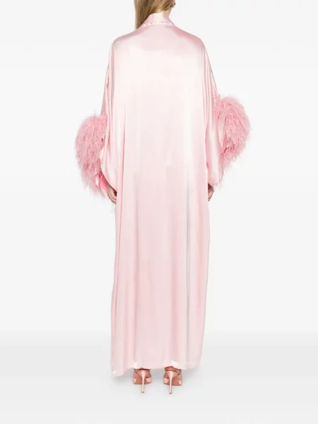 Rochie Reem Al Dhaheri cu pene roz