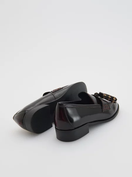 Reserved Лофери з декоративними елементами темно коричневий