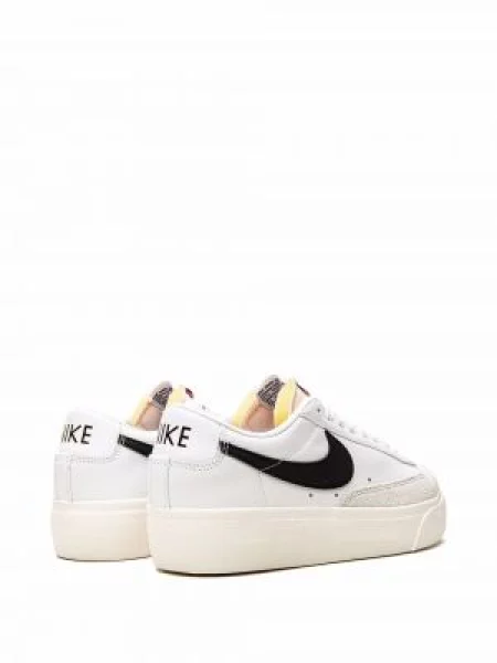 Sako Nike na platformě bílé