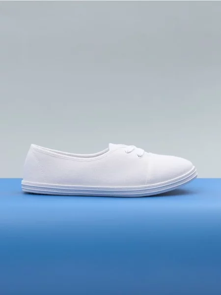 Спортивні кросівки білий