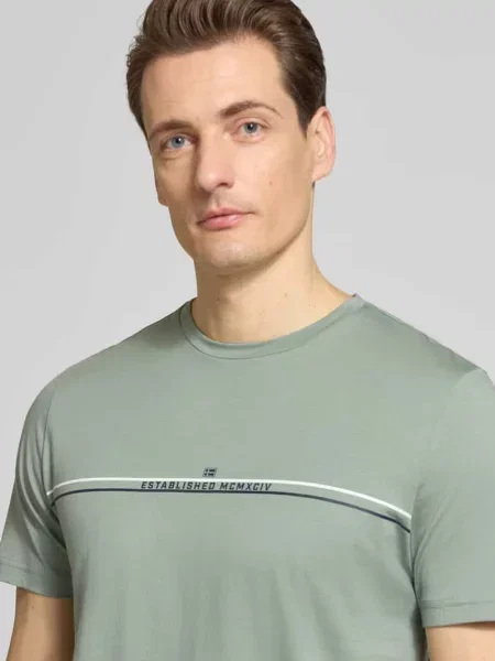 T-shirt o kroju regular fit z nadrukiem z logo Christian Berg Men