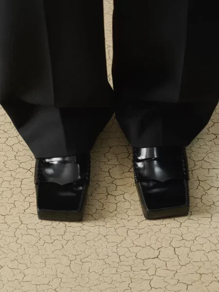 Pantofi loafer Jacquemus fără toc negru