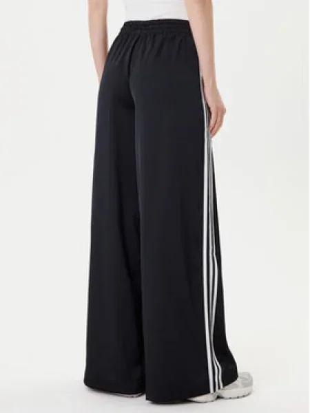 Adidas Melegítő alsó adicolor Satin Wide Leg fekete