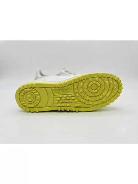 Sneakersy Autry białe