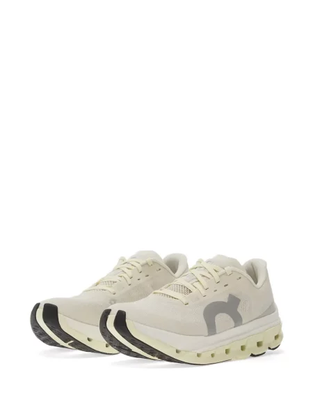 Sneakerși On