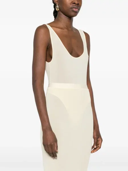 Body Wardrobe.nyc transparente