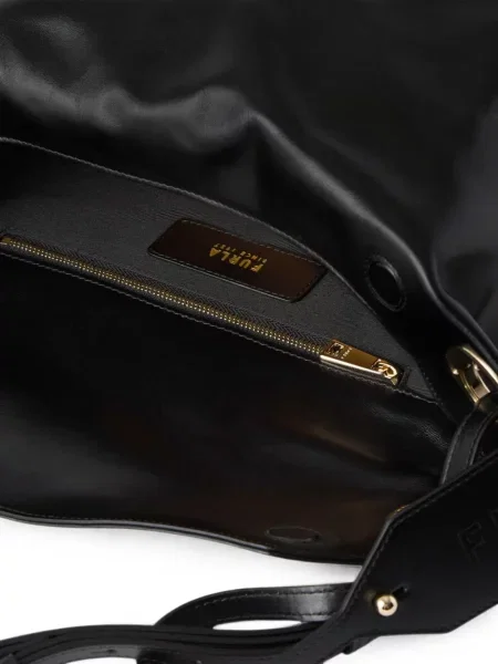 Kožená kabelka Furla s autogramem černá
