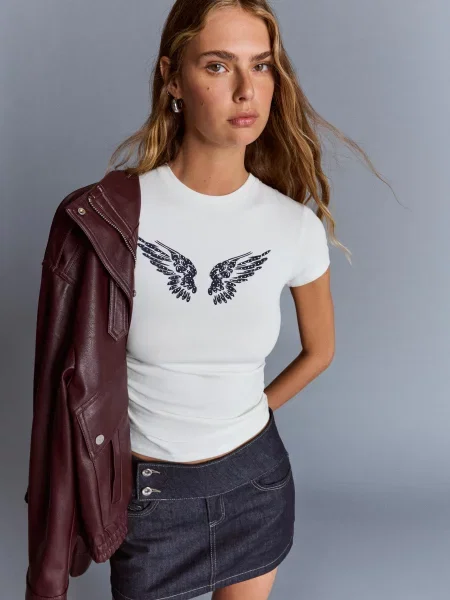 Bershka Koszulka Z Krótkim Rękawem Z Nadrukiem I Ćwiekami Kobieta M Złamany biały