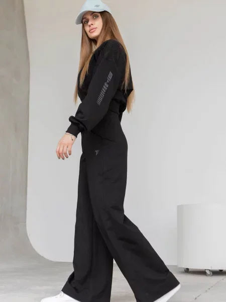Женский костюм с брюками палаццо чорні