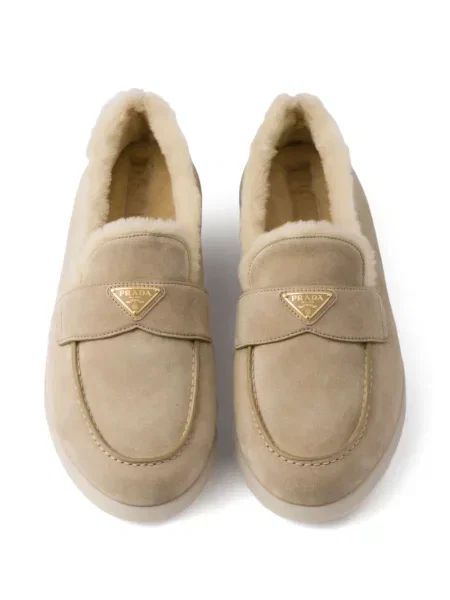 Pantofi loafer Prada din piele de căprioară