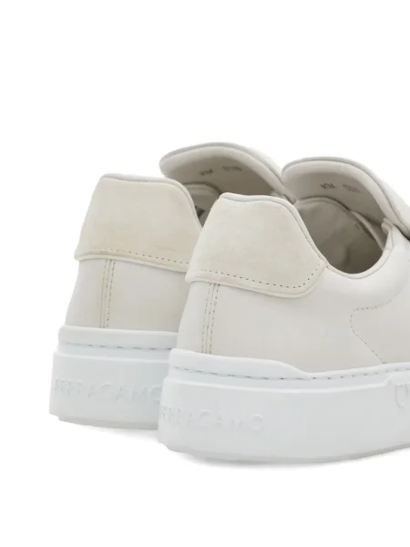 Sneakerși Ferragamo din piele de căprioară alb