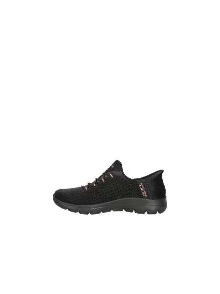 Wsuwane sneakersy marki Skechers z pianką z pamięcią kształtu czarne