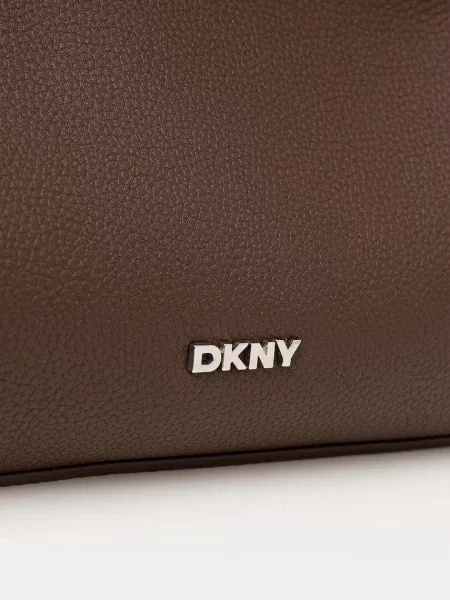 DKNY чанта crossbody дамска от имитация на кожа PAULA кафяво