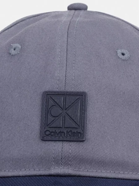 Calvin Klein kapa s šiltom siva