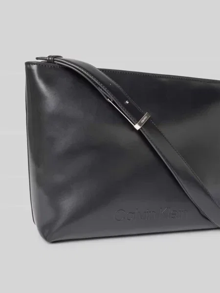 Torba shopper z detalem z logo i regulowanym paskiem na ramię czarna