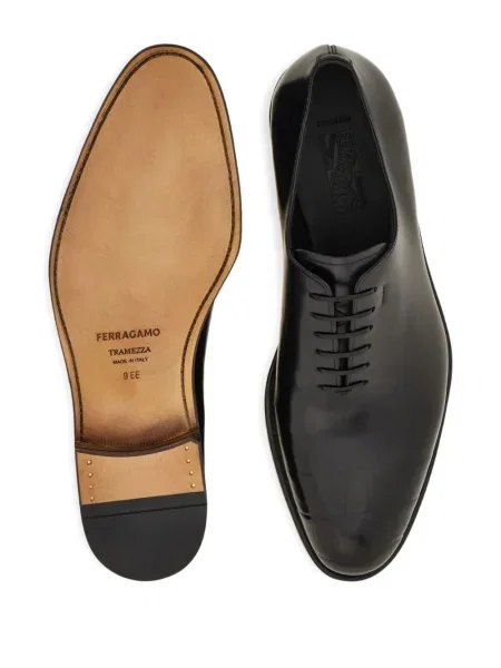Ниски обувки Ferragamo кепър черно