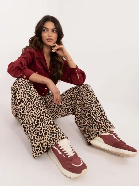 Dolgo hlače Fashionhunters s potiskom z leopardjim vzorcem črna