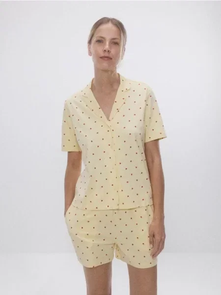 Reserved Pijama din două piese cu inimi galben-deschis galben