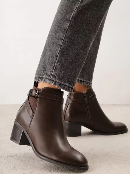 Botine cu jos curelușă cu cataramă și inserție elastică Afomia maro