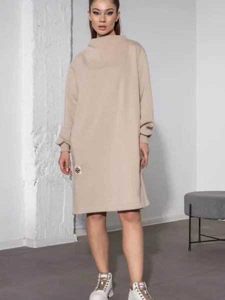 Женское платье свободного фасона бежева