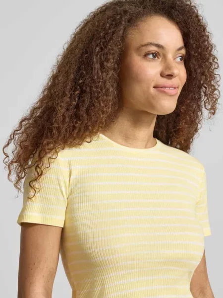 T-shirt o kroju slim fit z mieszanka bawełny model RUKA' Pieces