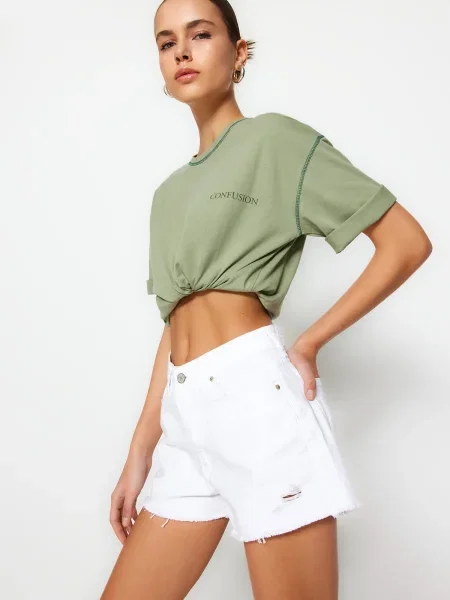 Szorty jeansowe Trendyol z dziurami białe