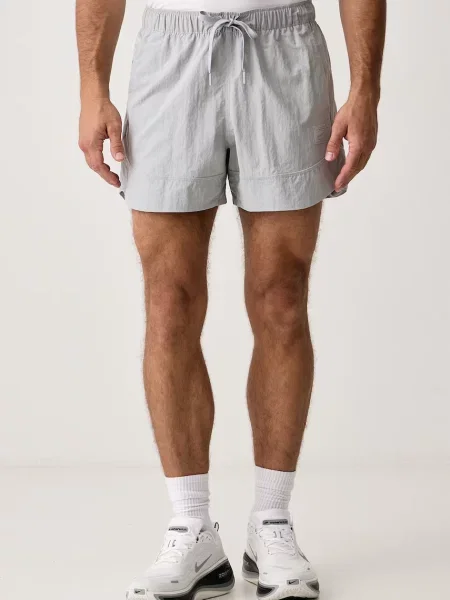 Спортивные шорты Nike