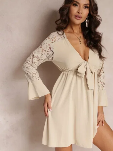 Sukienka Mini z Gumką w Pasie i Koronkowymi Rękawami Cobham beżowa