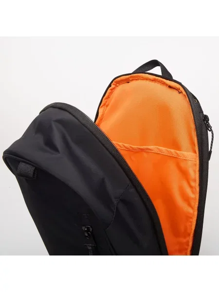 Taška Nike v městském stylu na jedno rameno černá