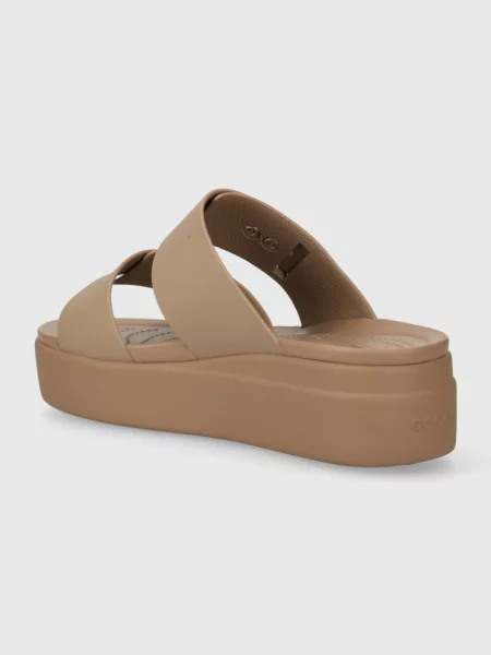 Pantofle Crocs Brooklyn Low Wedge Sandal na platformě hnědá
