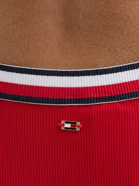 Olcsóbban. Bikini alsó Tommy Hilfiger Cheeky High Leg Bikini primary red. Méret: M piros