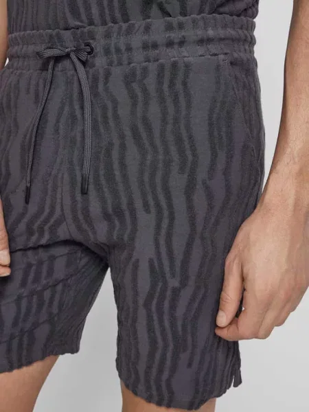 Szorty z dzianiny dresowej o kroju regular fit z fakturowanym wzorem Scotch & Soda czarne