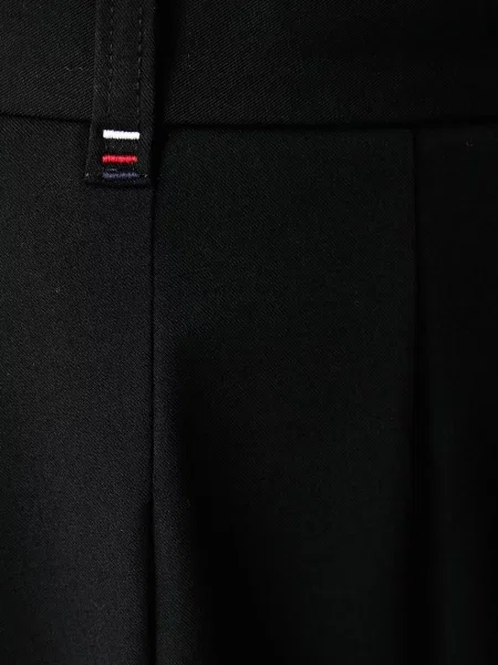 Tommy Hilfiger плисирана пола с черно