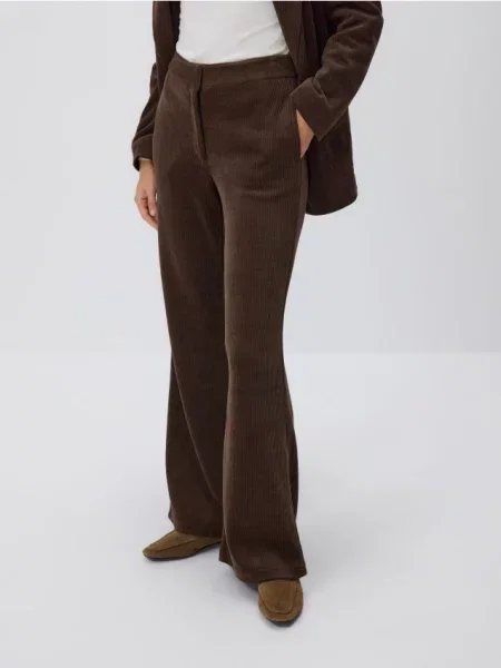 Reserved Вельветові штани кльош темно коричневий