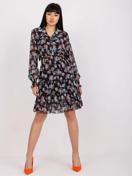 Kvetinové oblekové šaty Fashionhunters s potlačou čierna