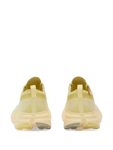 Sneakerși On galben