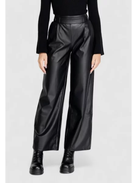 Παντελόνι από απομίμηση δέρματος JDY μαύρο