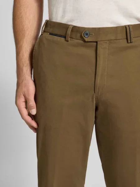 Spodnie materiałowe o kroju regular fit w kant model ‘Peaker’ Hiltl